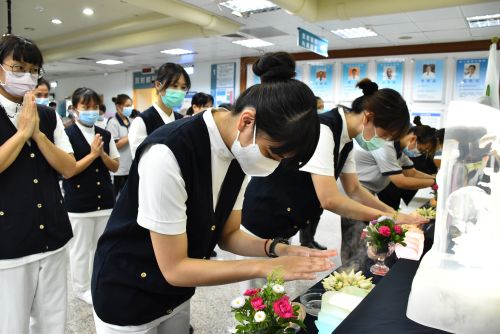 三節合一浴佛祈禱　傳遞平安與祝福